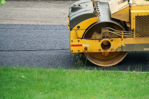 Best Driveway Paving Contractor  in Country Knolls, NY